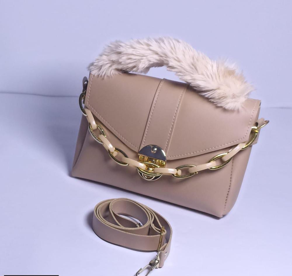 Women's Chunky Chain Purse With Fur
